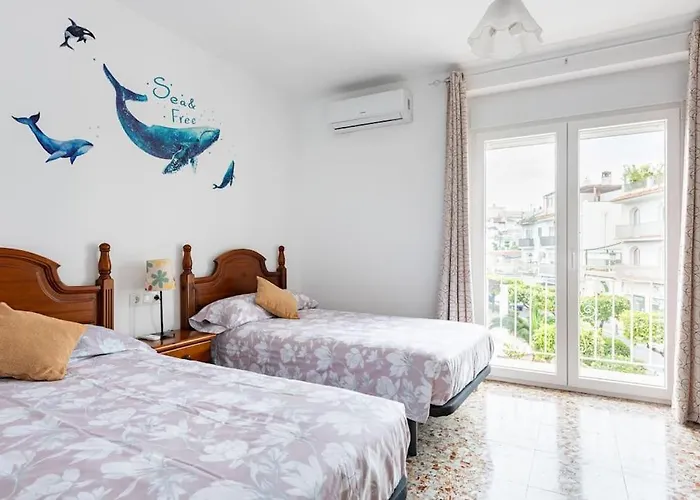 Apartament Completo Con 3 Amplios Y Gran Azotea Privada Nerja