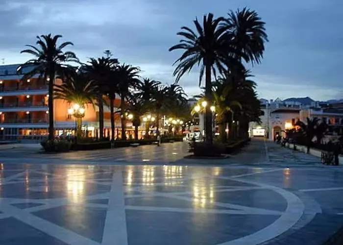 Apartament Completo Con 3 Amplios Y Gran Azotea Privada Nerja