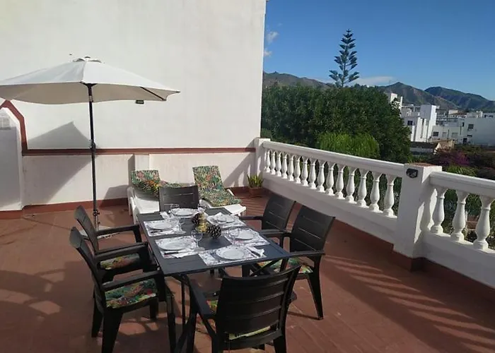 Completo Con 3 Amplios Y Gran Azotea Privada * Nerja